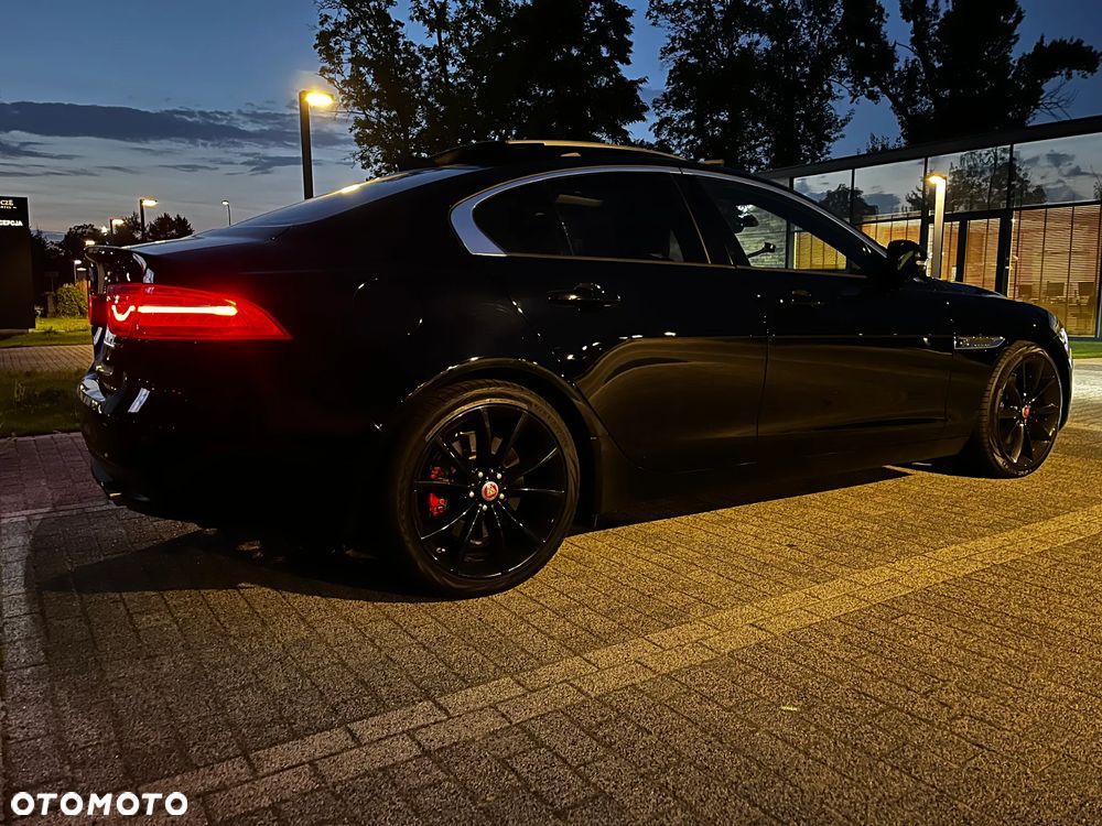 Jaguar XE 25t Prestige - 18