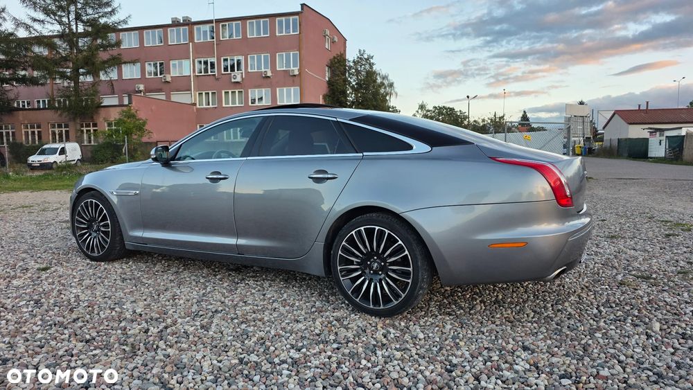 Jaguar XJ 3.0 D V6 Premium Luxury - 4