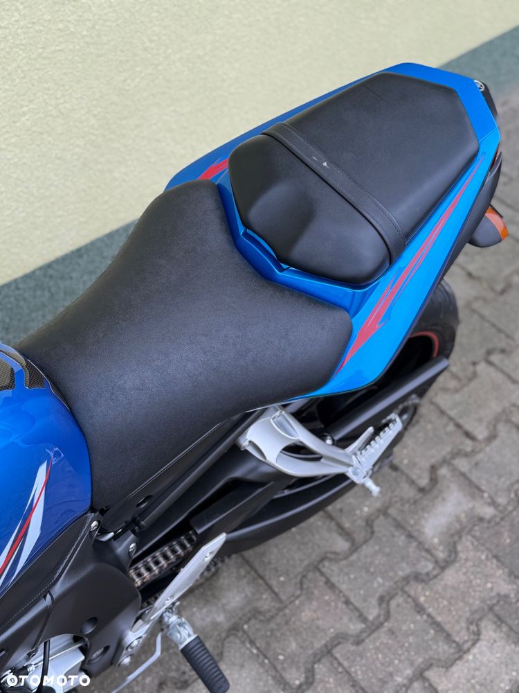 Yamaha FZ - 33