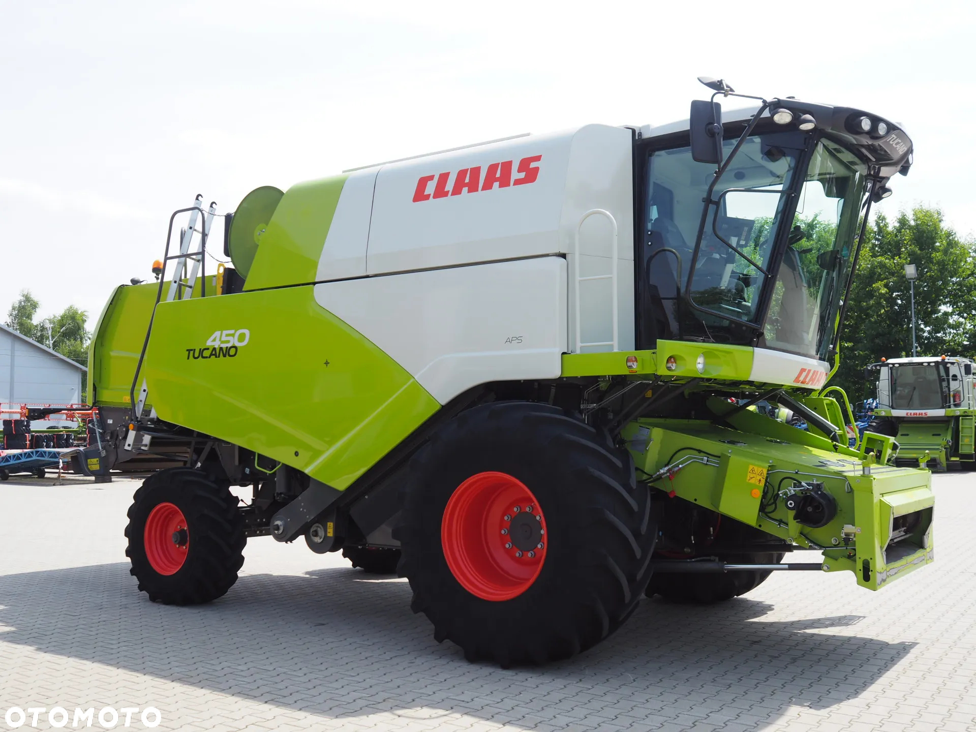 Claas Tucano 450 + V770 - 5