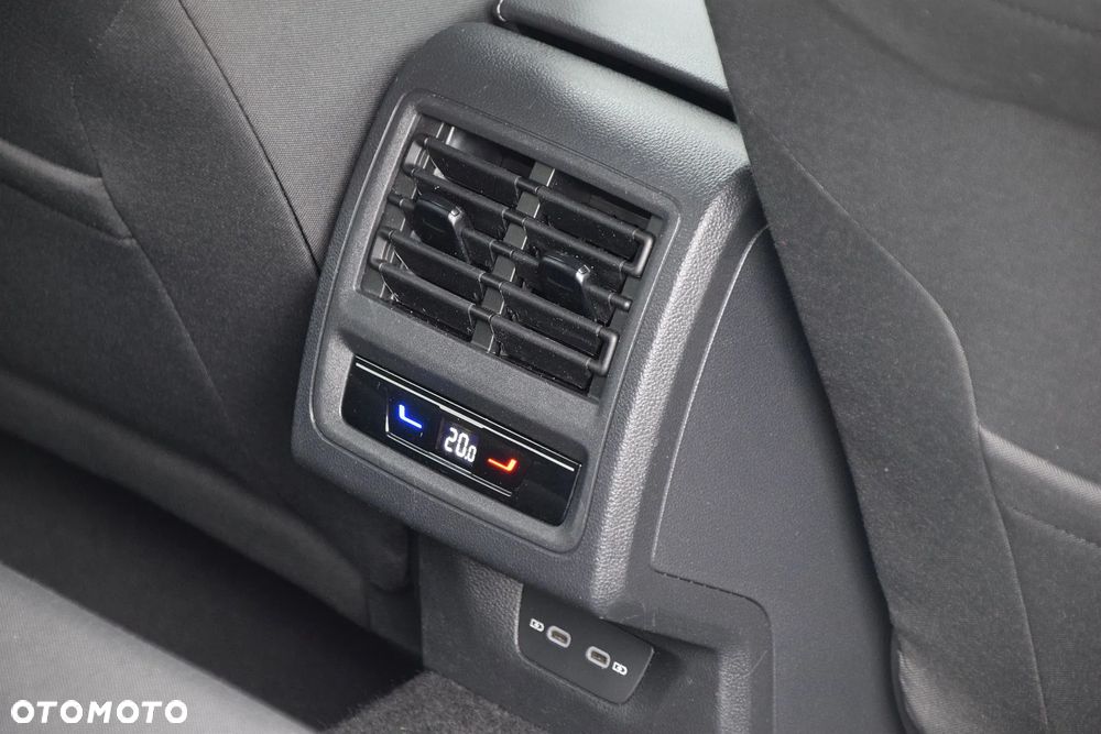 Volkswagen Golf 1.5 eTSI EVO Style DSG - 34