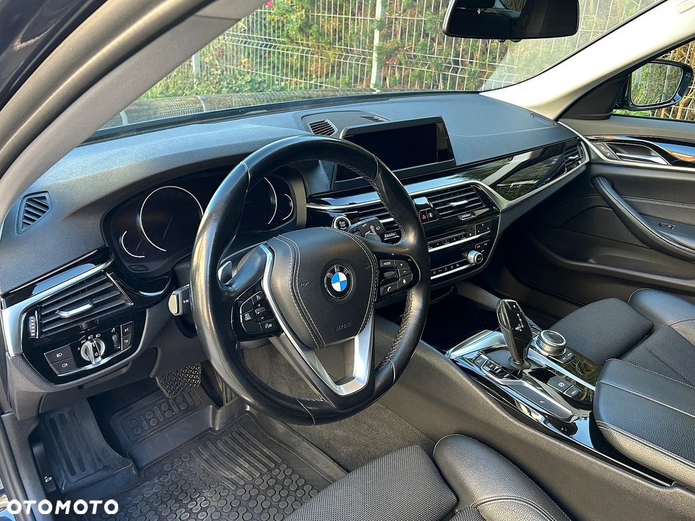 BMW Seria 5 520d Sport Line - 9