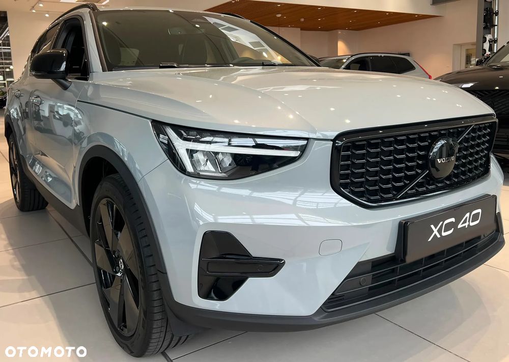 Volvo XC 40 B4 AWD Plus Dark - 3