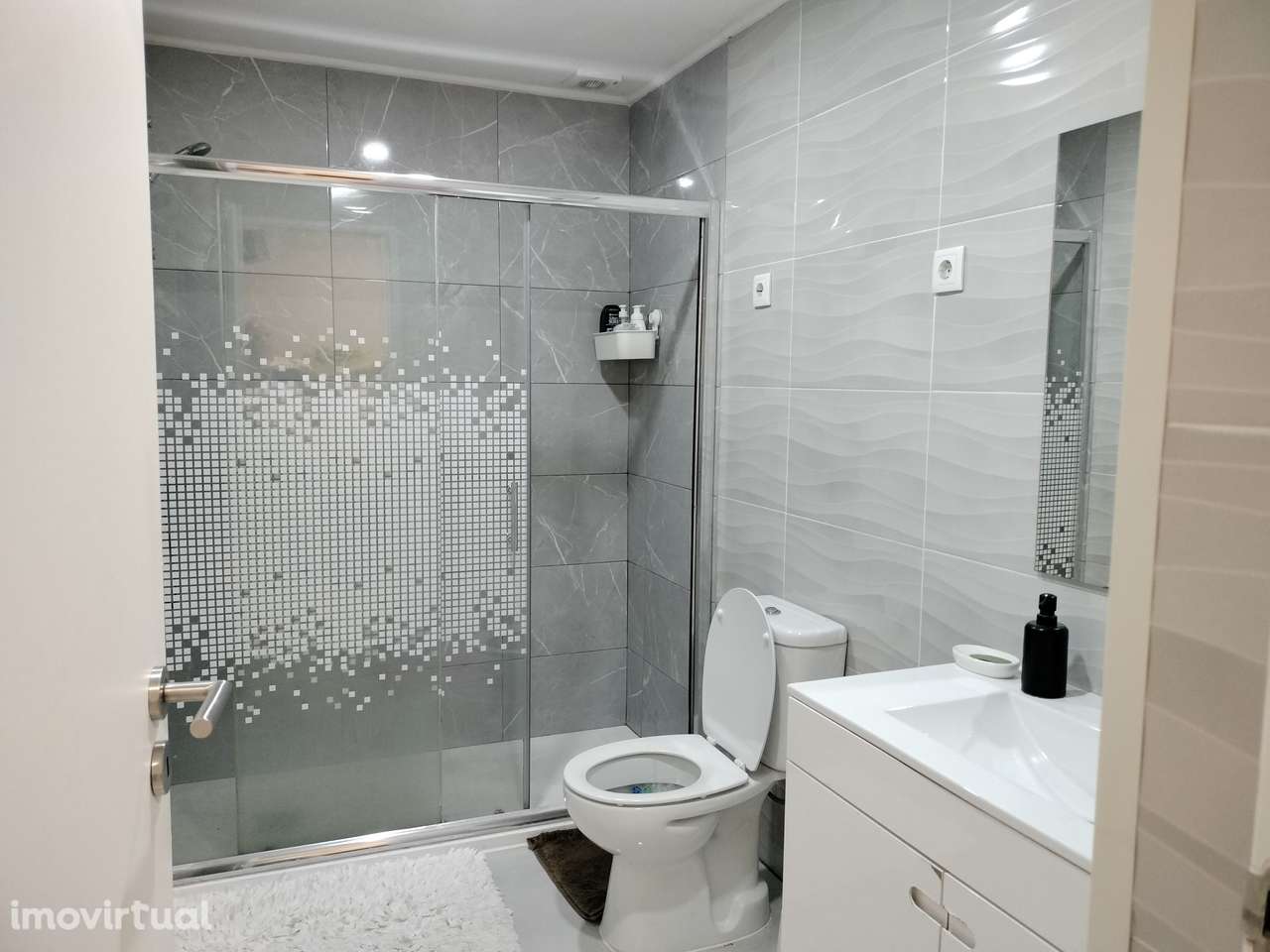 Andar Moradia com 8 quartos ao Marquês, Porto - Grande imagem: 4/15