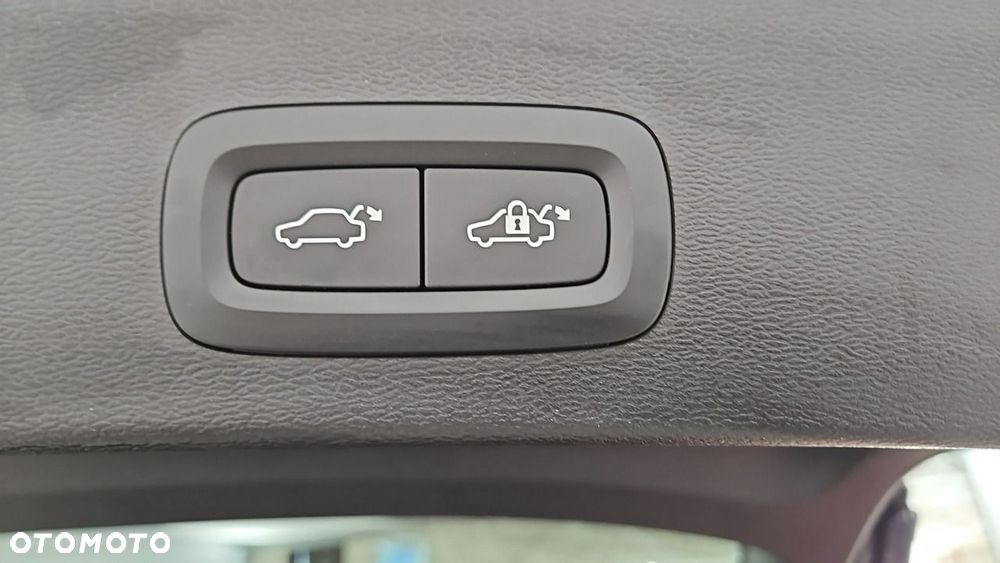 Volvo XC 40 B3 Plus Dark - 25