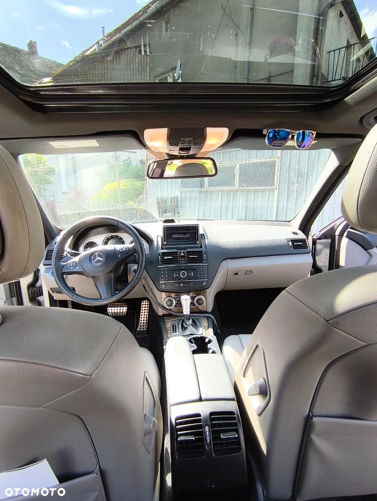 Mercedes-Benz Klasa C 350 7G-TRONIC Special Edition - 32