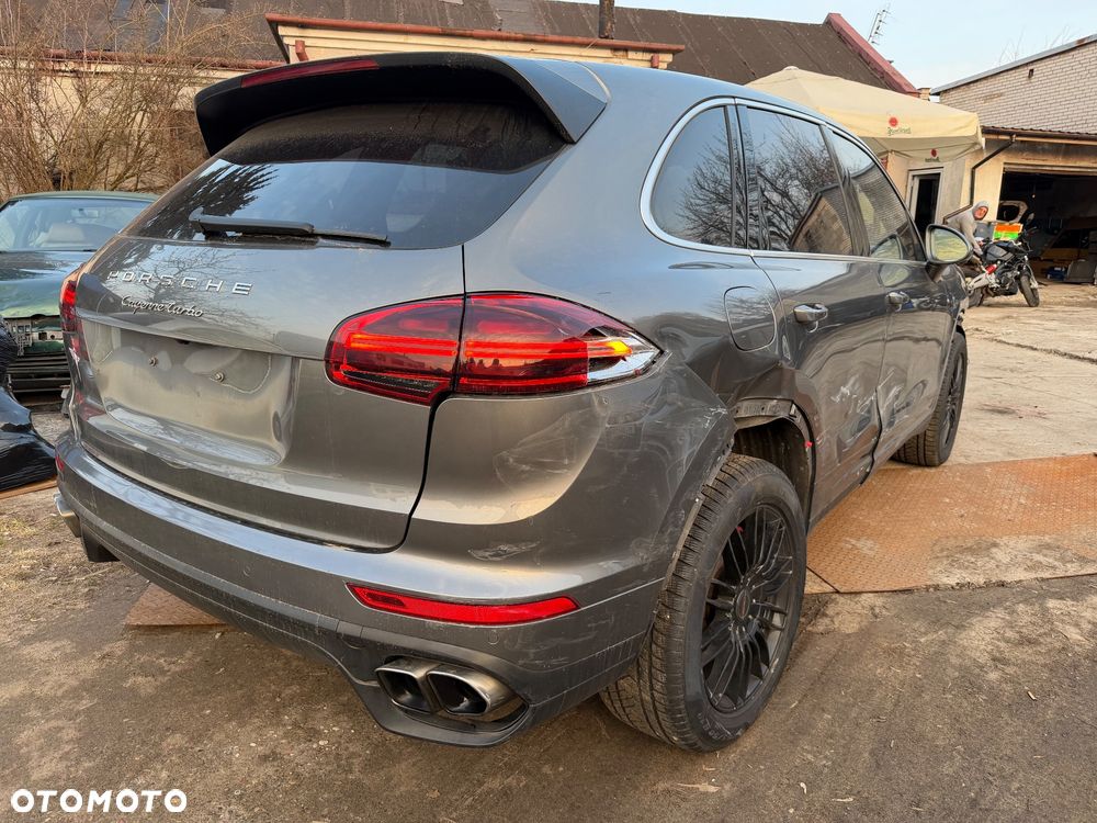 Porsche Cayenne - 5