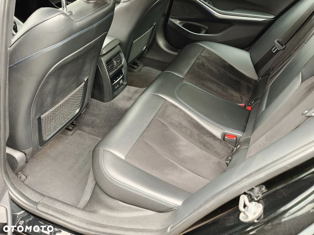 BMW Seria 3 330i M Sport sport - 9