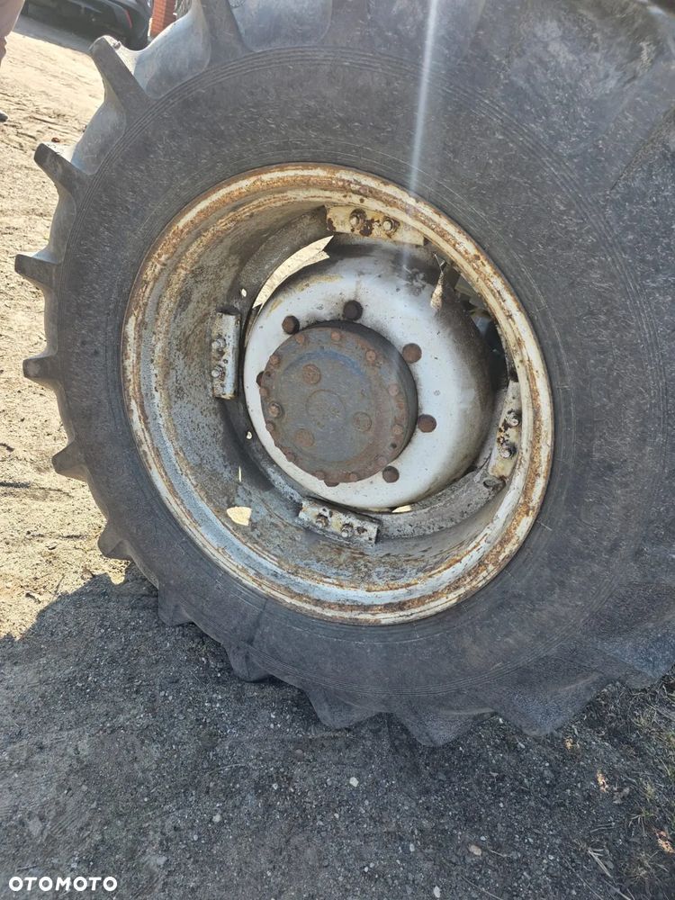 Felgi 12x28 New Holland TS115 - 2