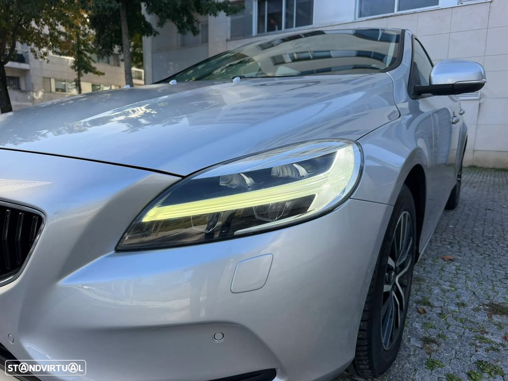 Volvo V40 2.0 D3 Momentum Geartronic - 27
