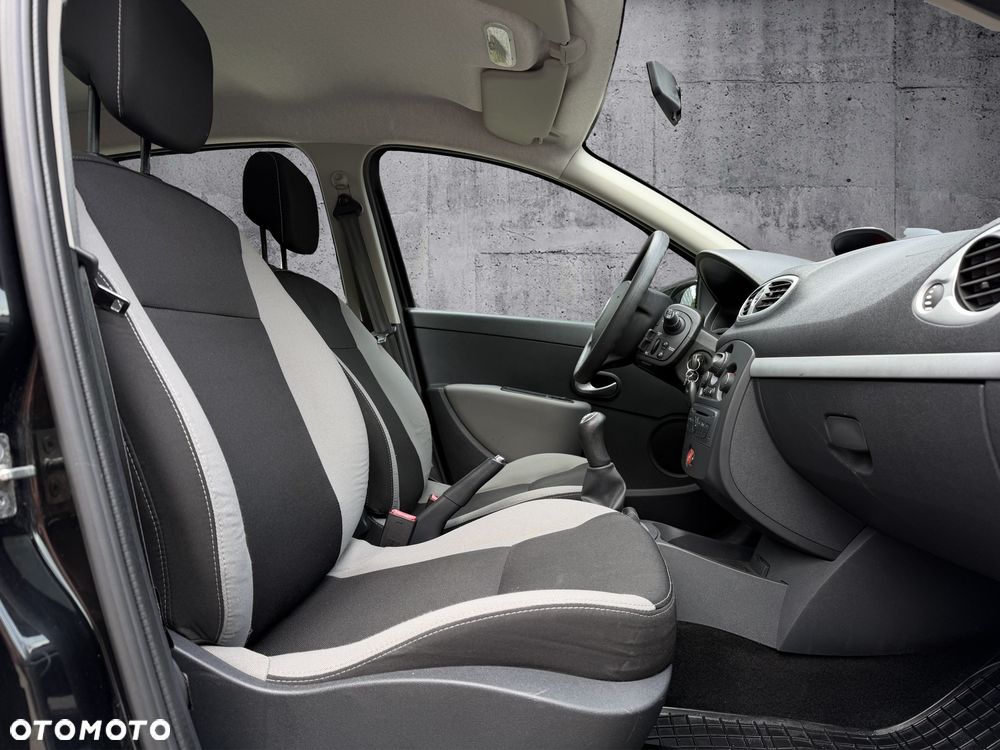 Renault Clio 1.2 16V 75 Expression - 12