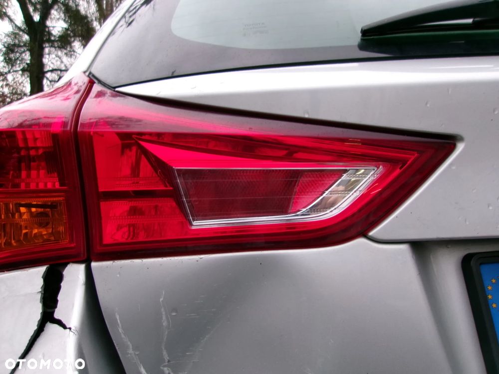 LAMPA TYŁ PRAWA LEWA WEW . TOYOTA AURIS II 13-15  KOMBI - 1