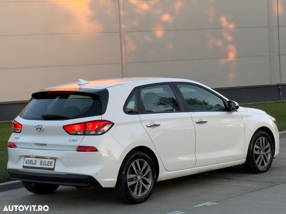 Hyundai i30 1.6 CRDI Automatik Style - 10
