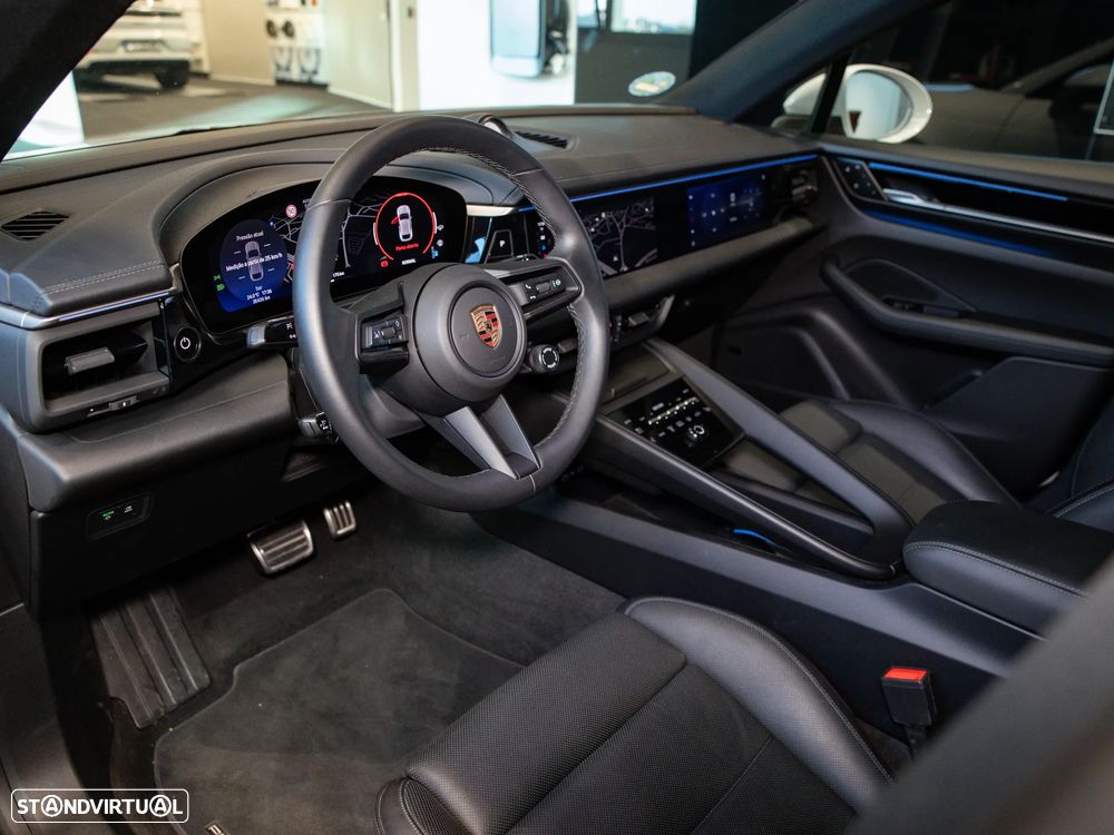 Porsche Macan Electric 4 - 16