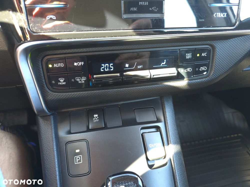 Toyota Auris 1.8 HSD Luna - 26