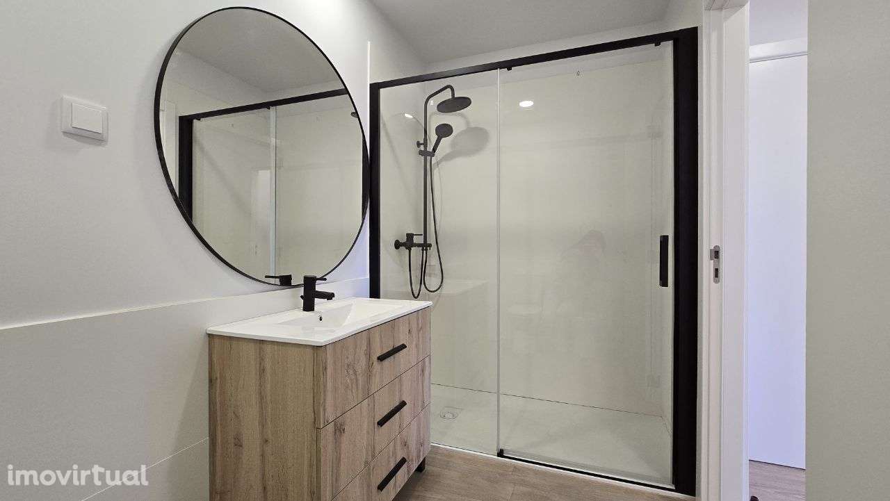 T2 c/ Arrumo de 94m² + Garagem | Última Fração | Potencial Bi-Familiar - Grande imagem: 5/31