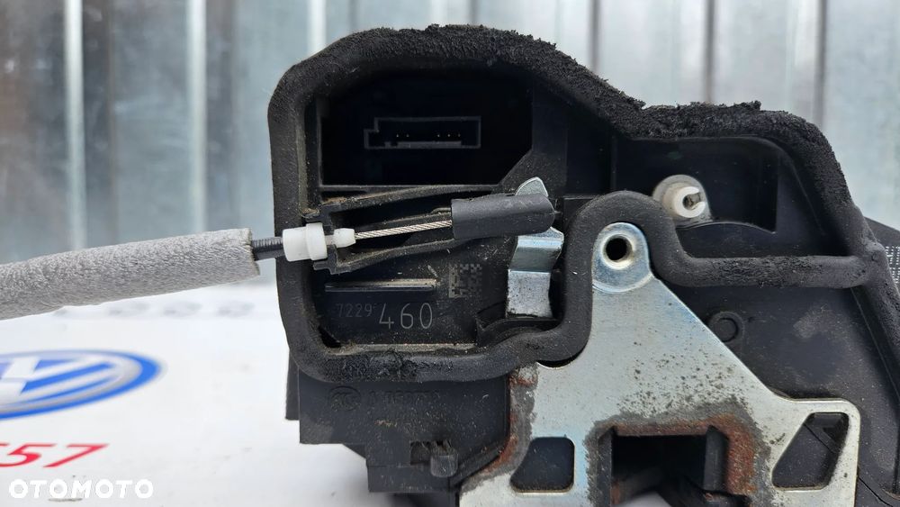 BMW 1 E87 5D  Zamek drzwi tył prawy Zamek tylny prawy 7229460 - 3