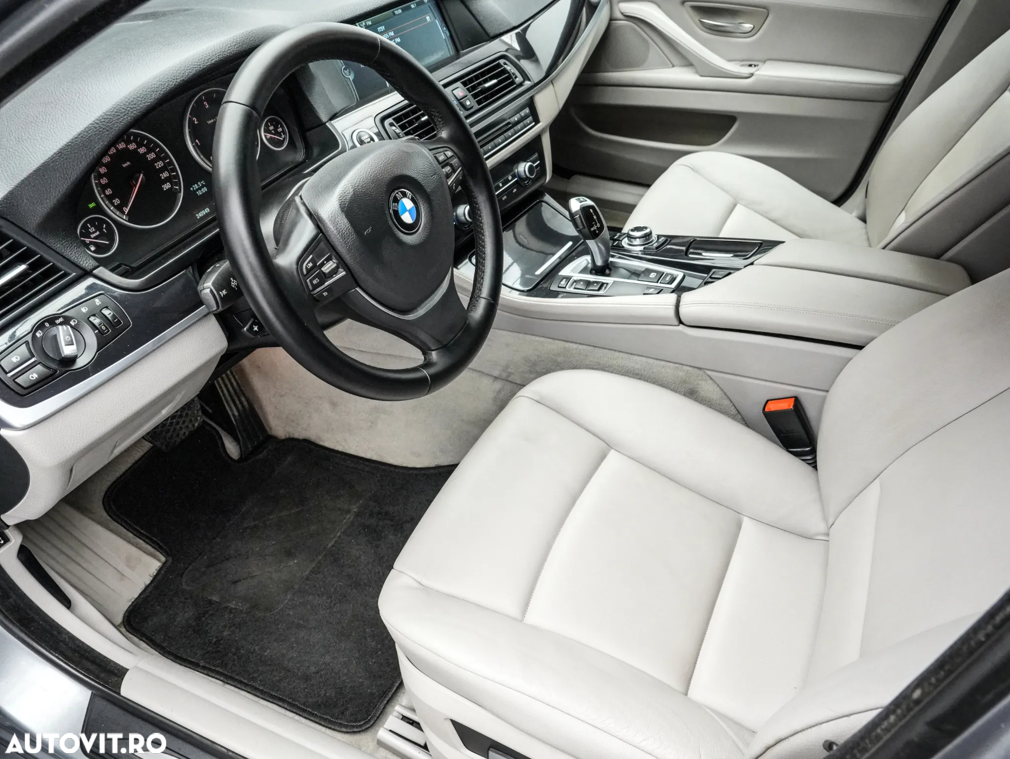 BMW Seria 5 525d xDrive - 11