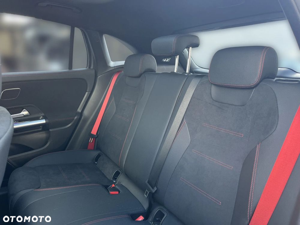Mercedes-Benz GLA - 19