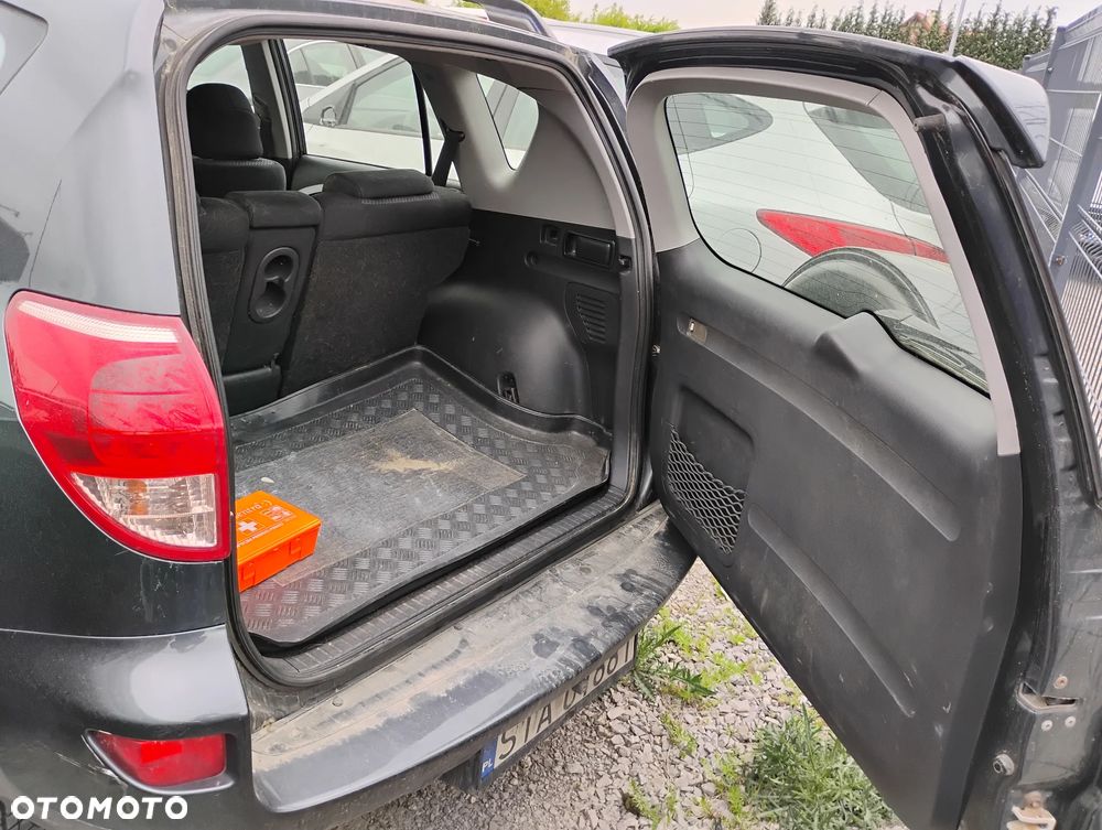 Toyota RAV4 2.2 D-4D Premium - 23