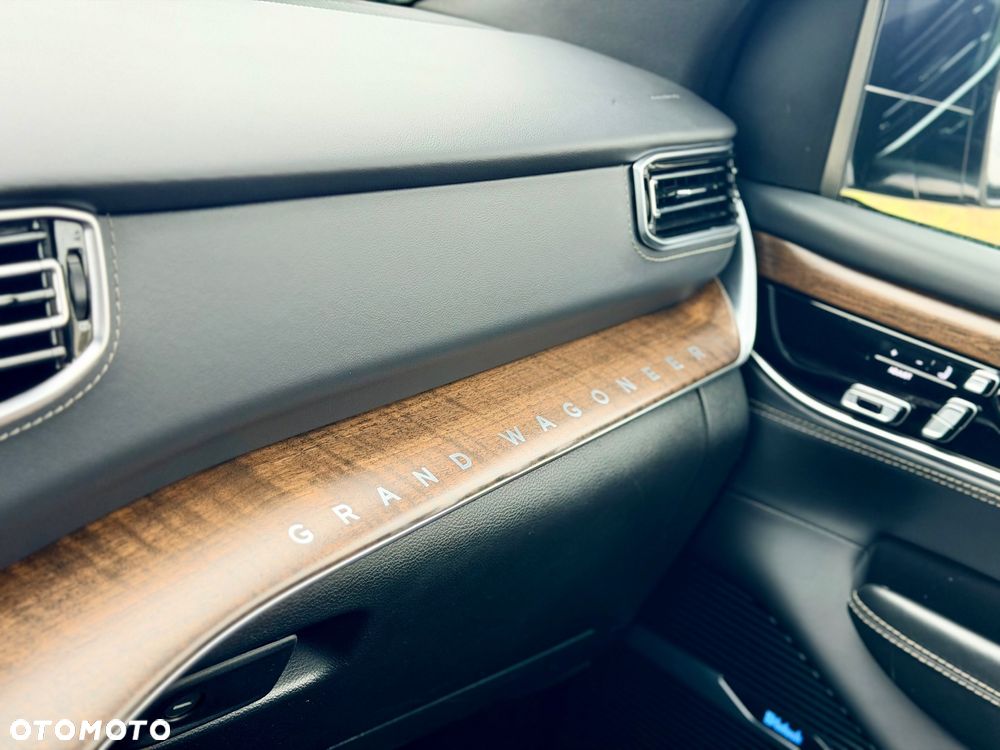 Jeep Grand Wagoneer - 28