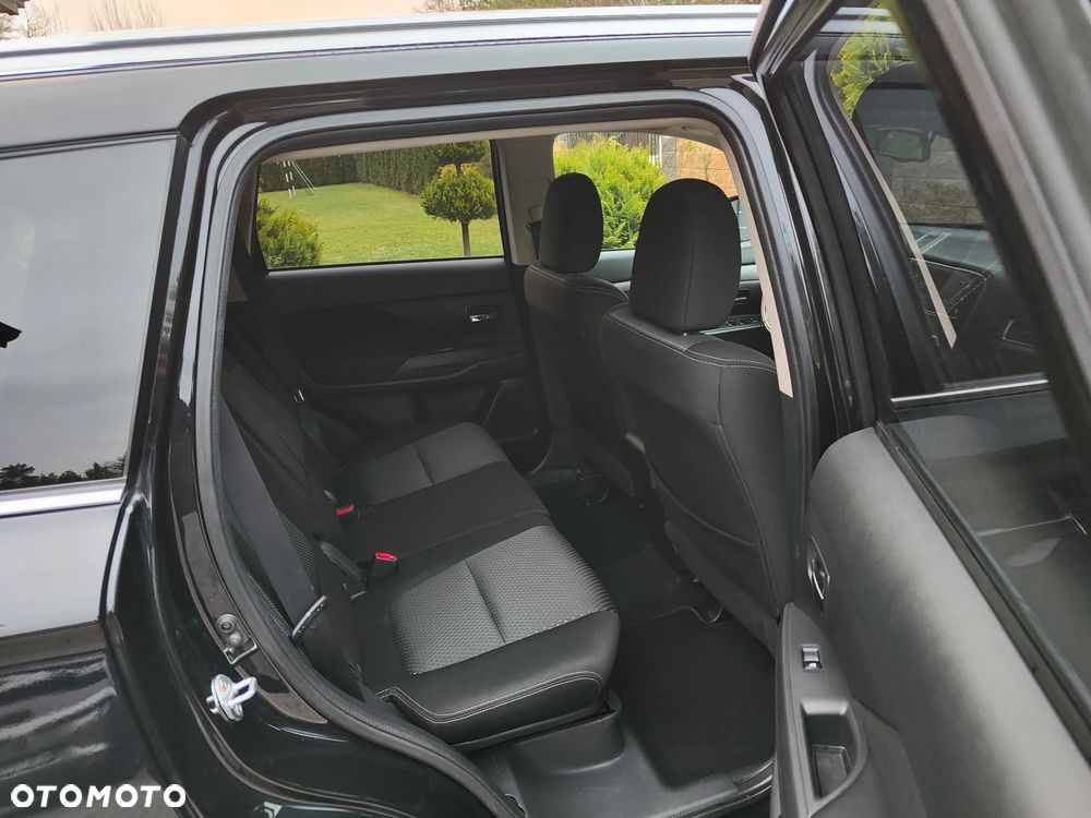 Mitsubishi Outlander 2.0 2WD Invite - 31