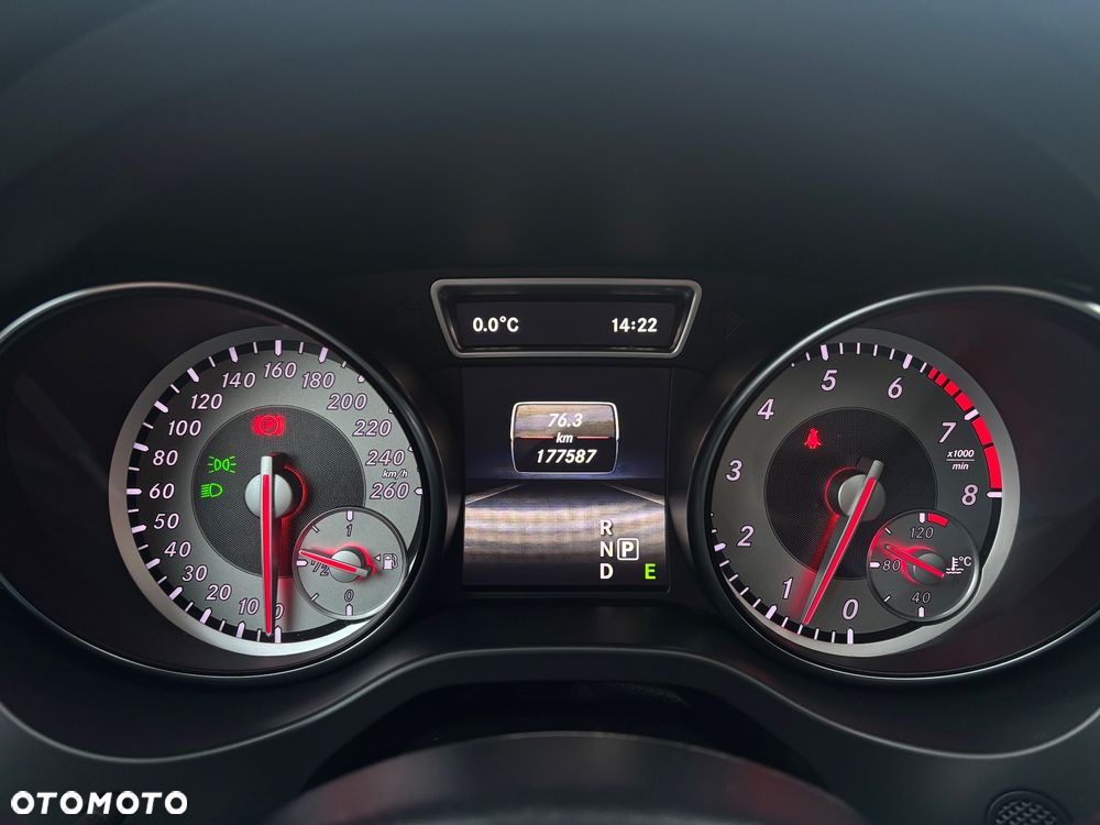 Mercedes-Benz CLA 200 7G-DCT AMG Line - 30