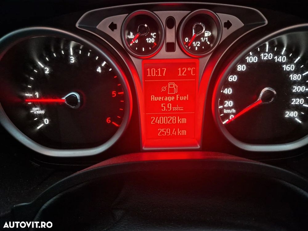 Ford Kuga 2.0 TDCi 2x4 Titanium - 6