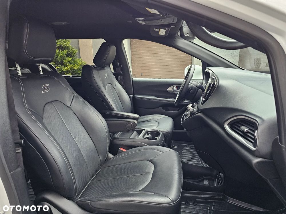 Chrysler Pacifica - 15