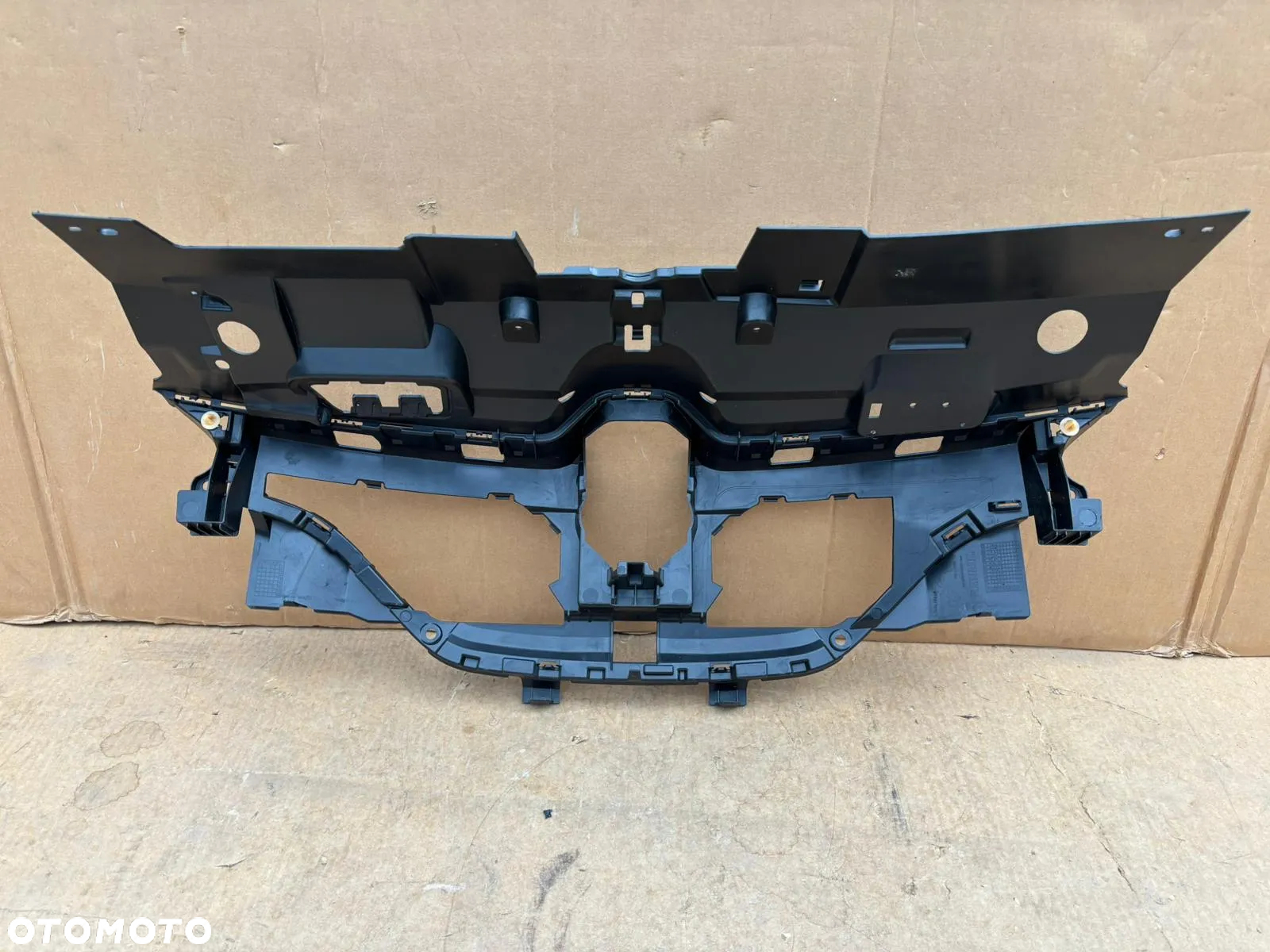 Wzmocnienie Grilla Zderzaka Podstawa Atrapa Renault Megane IV 620367378R - 3