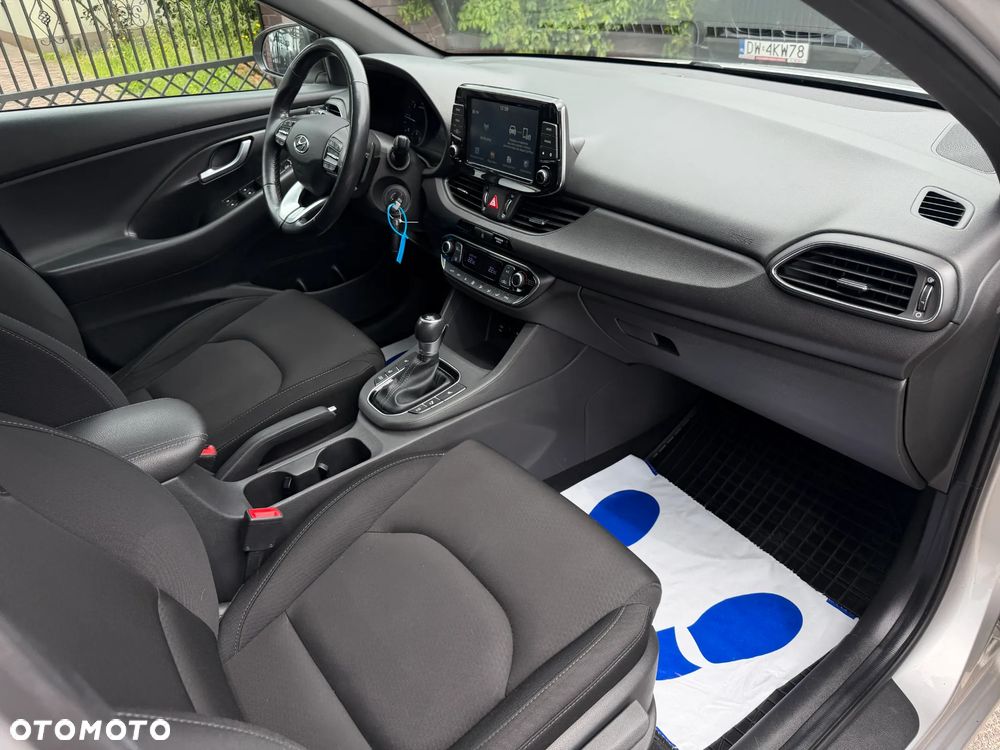 Hyundai i30 1.6 D Comfort DCT - 11