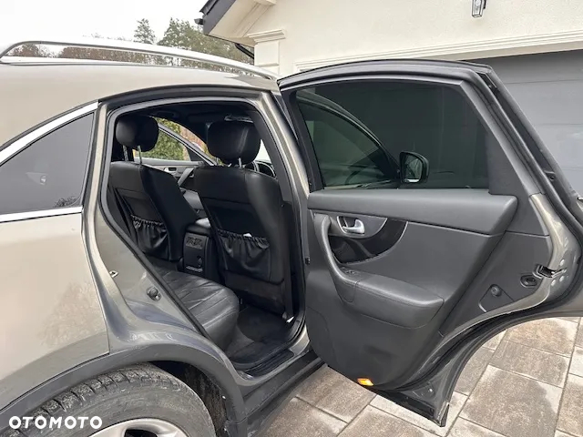 Infiniti FX - 15