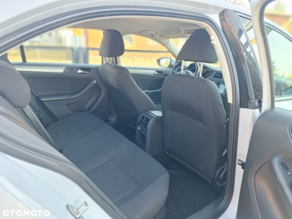 Volkswagen Jetta - 11