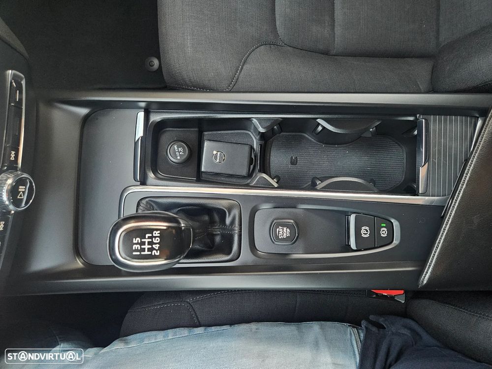 Volvo V60 2.0 D3 Momentum - 38