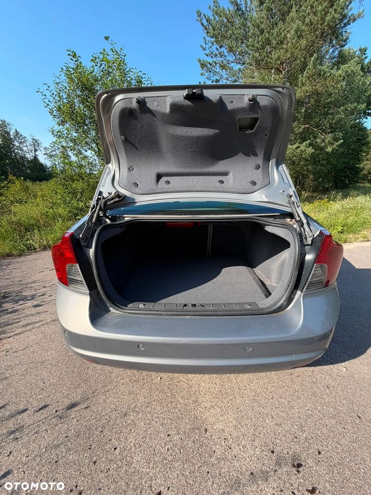 Volvo S40 1.6 - 16