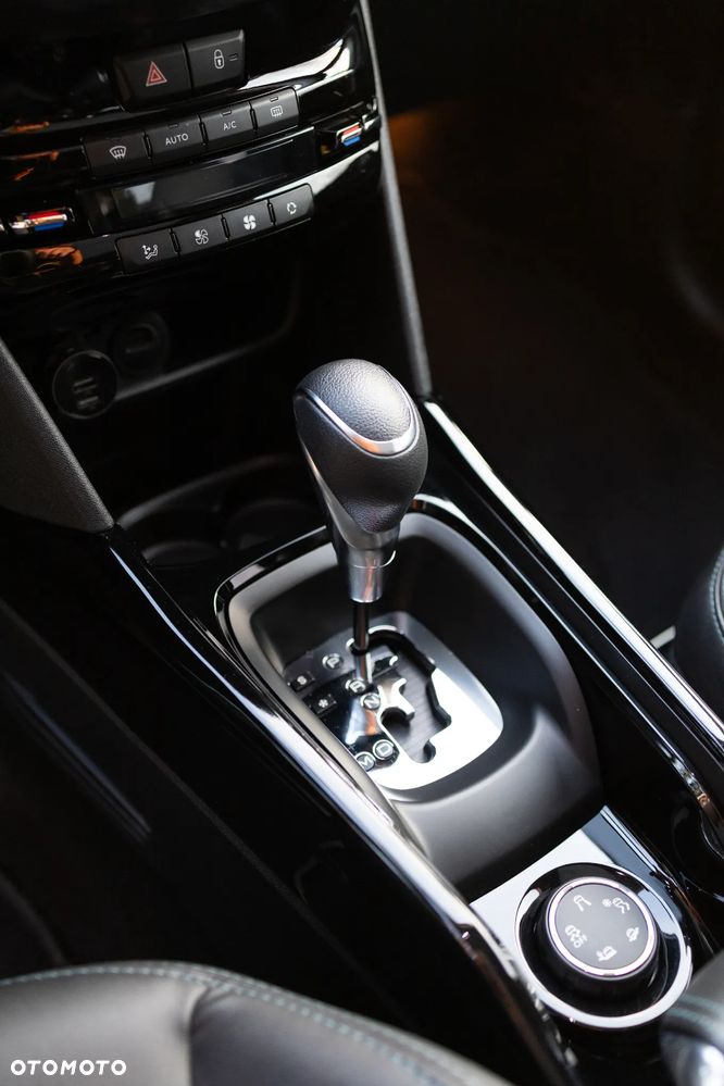 Peugeot 2008 1.2 Pure Tech GPF Crossway S&S EAT6 - 28