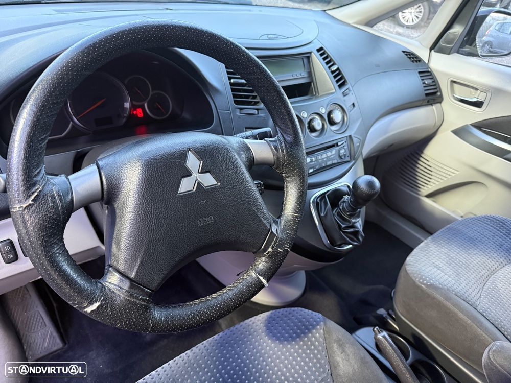 Mitsubishi Grandis 2.0 DI-D Sport - 12