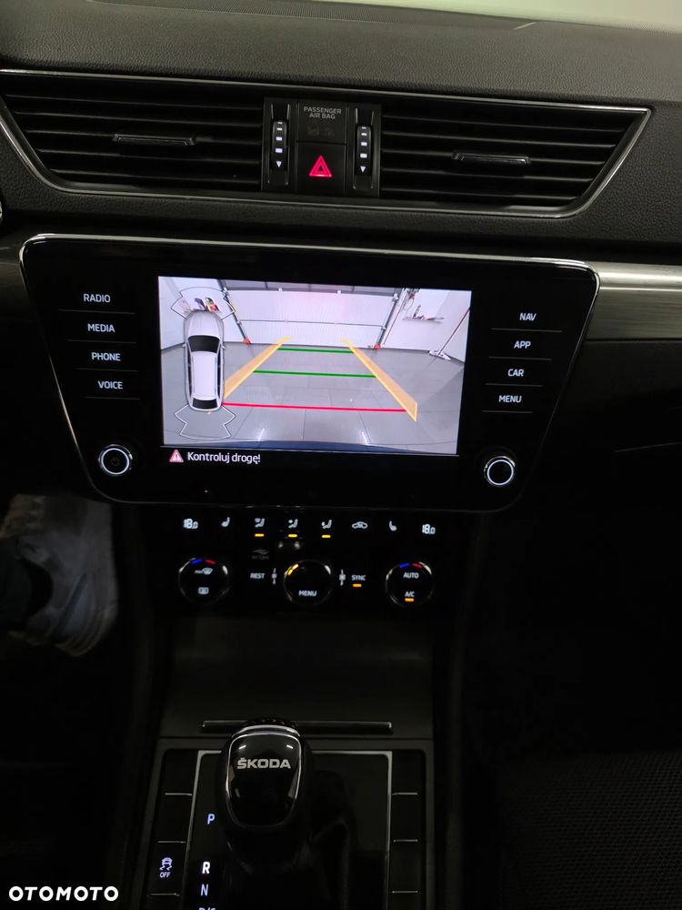 Skoda Superb 2.0 TDI SCR Style DSG - 10