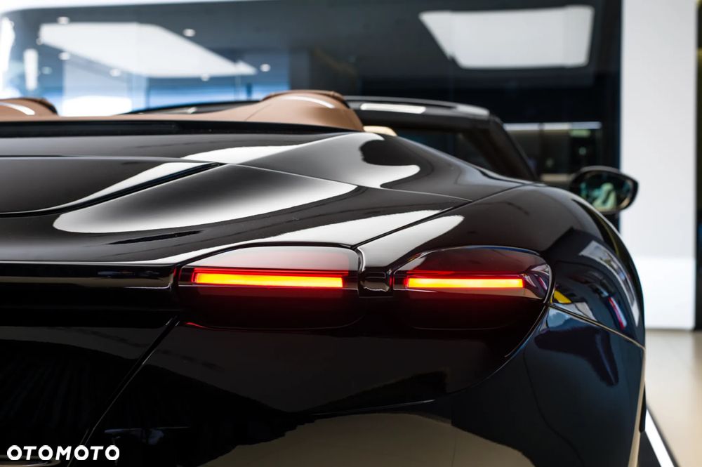 Ferrari Roma Spider - 18