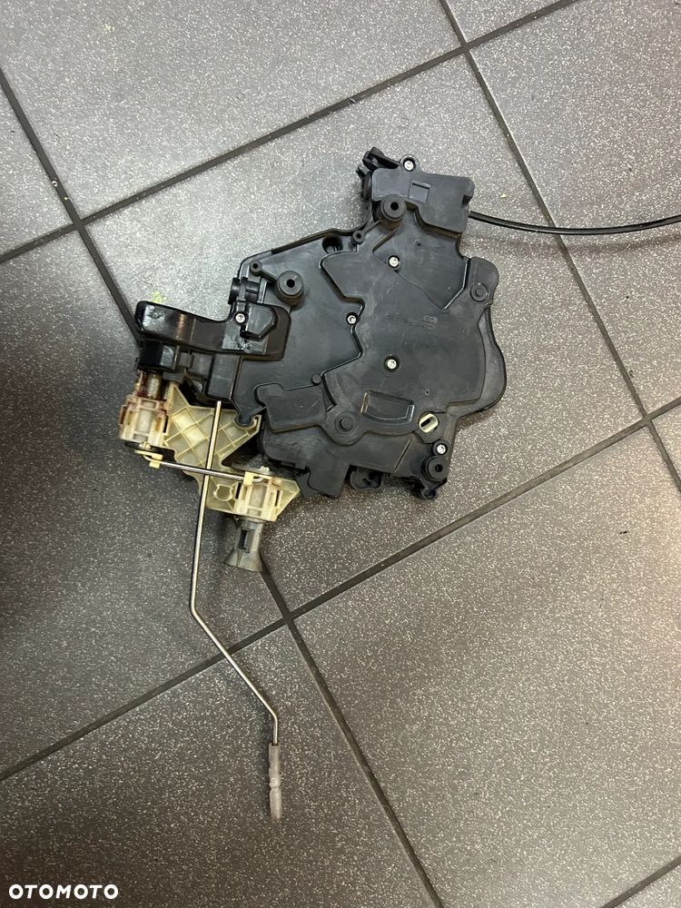 ZAMEK DRZWI PRZESUWNYCH PRAWY 2K0843654D VW CADDY 3 04-15R WYSYŁKA !!! - 3