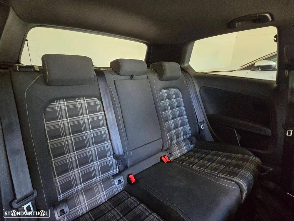 Volkswagen Golf GTD BlueMotion — fotografia 12