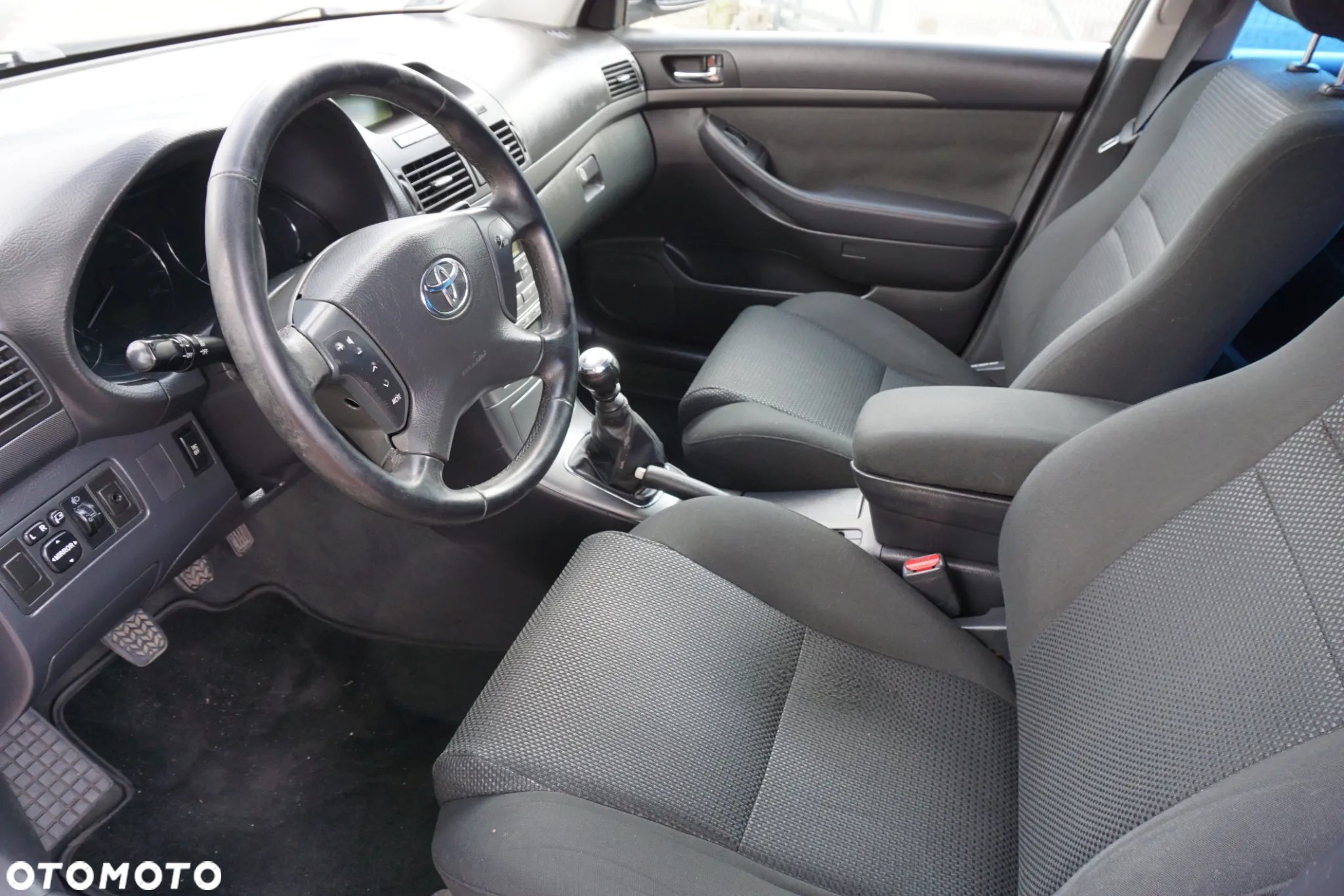 Toyota Avensis 2.2 D-4D Sol - 8