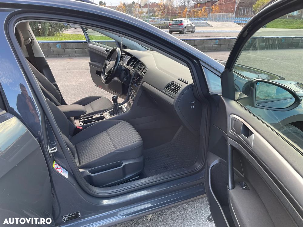 Volkswagen Golf - 10