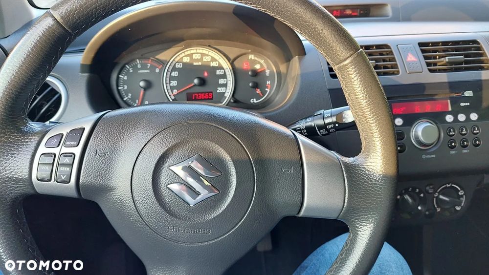 Suzuki Swift - 11