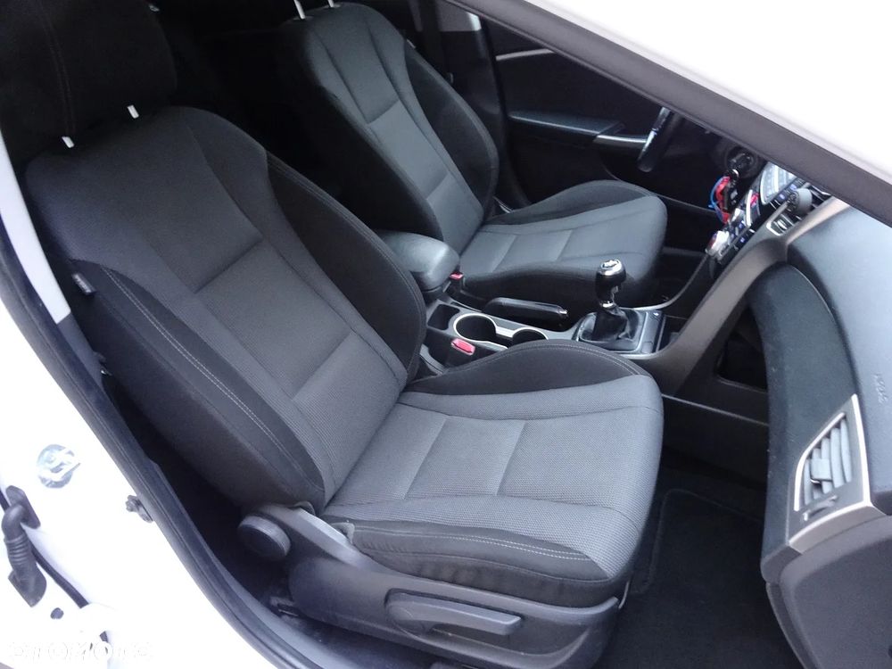 Hyundai i30 blue 1.4 Trend - 25