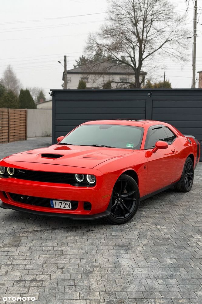 Dodge Challenger - 1