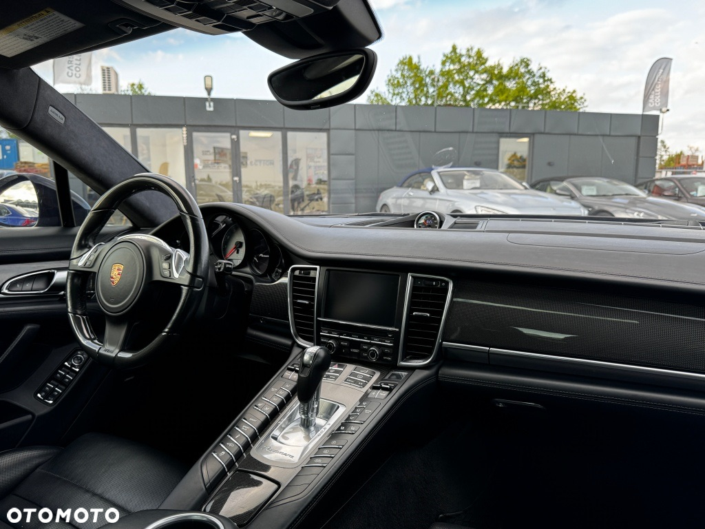 Porsche Panamera GTS PDK - 17