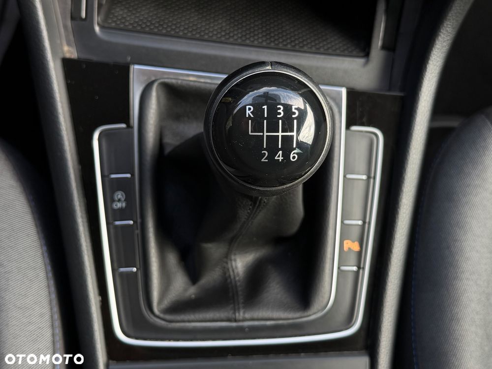 Volkswagen Golf - 32
