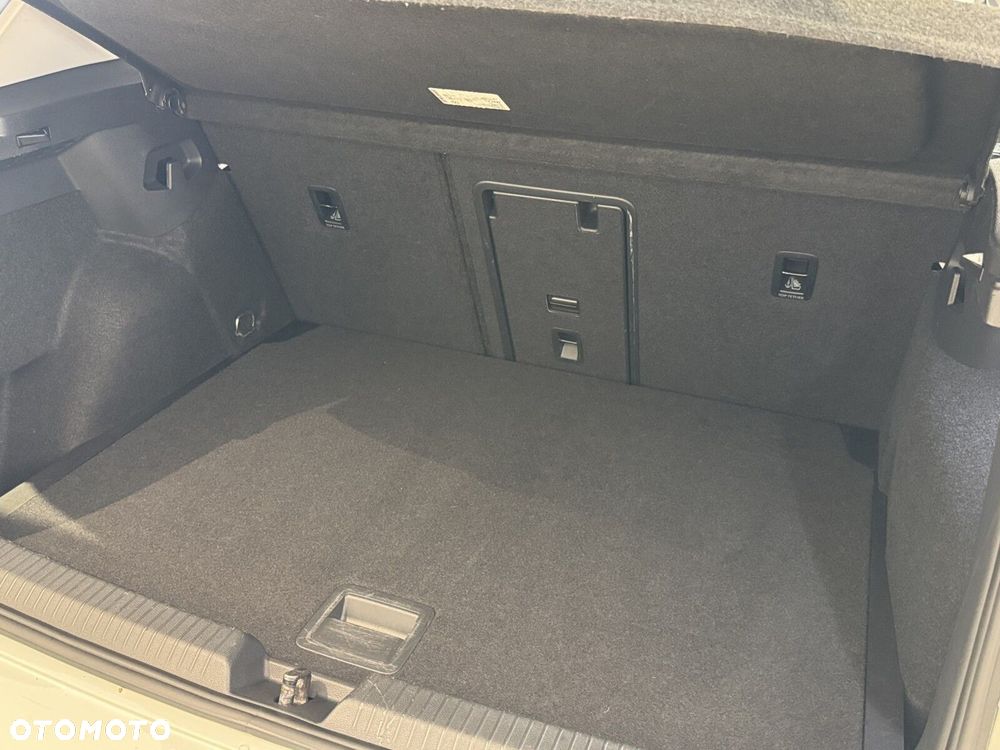 Volkswagen Golf - 38
