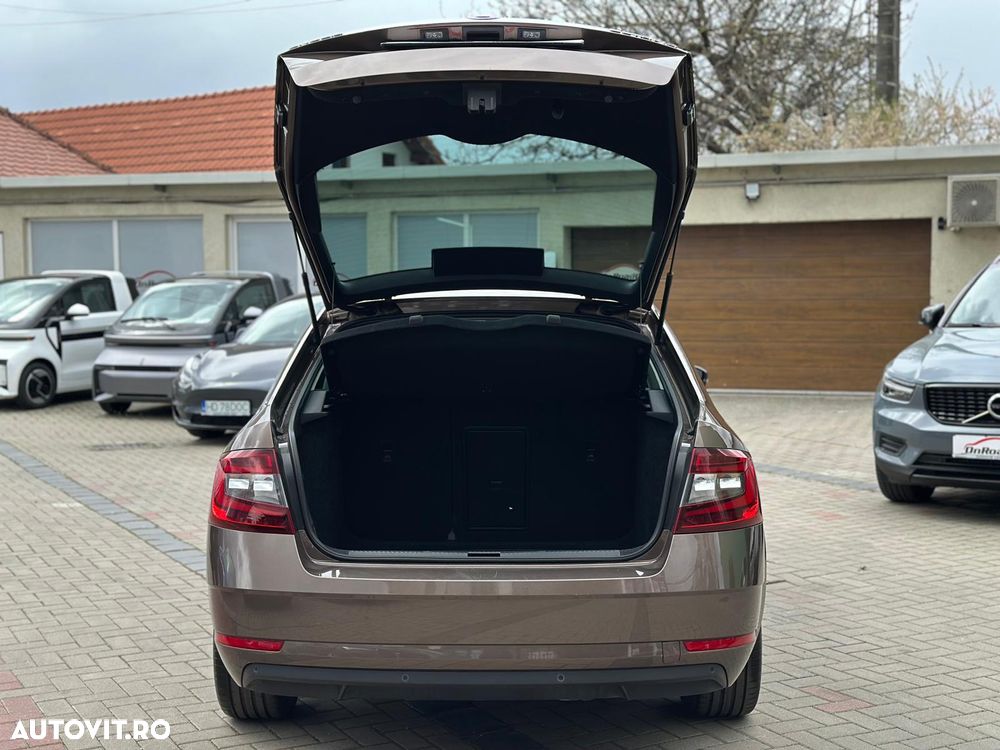 Skoda Octavia 2.0 TDI DSG Style - 37